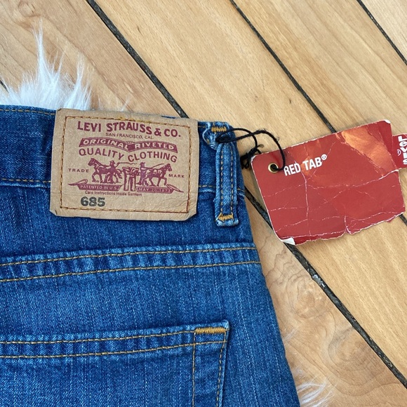 NWT Levi’s Vintage 685 Super Wide Leg Jeans, Size 28 - Picture 12 of 14